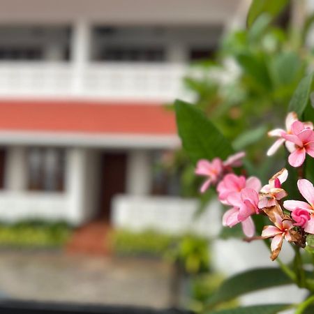 Buddha Beach Hotel Ковалам Экстерьер фото