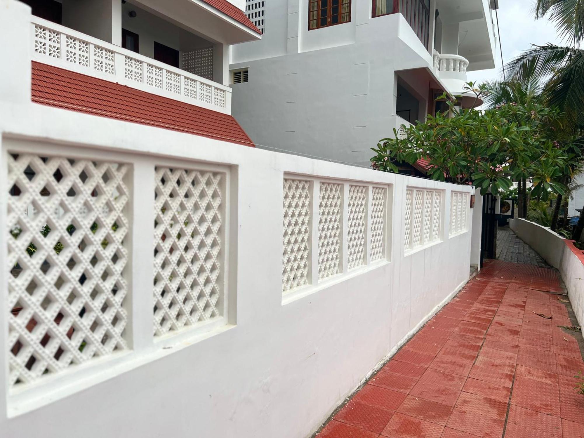 Buddha Beach Hotel Ковалам Экстерьер фото