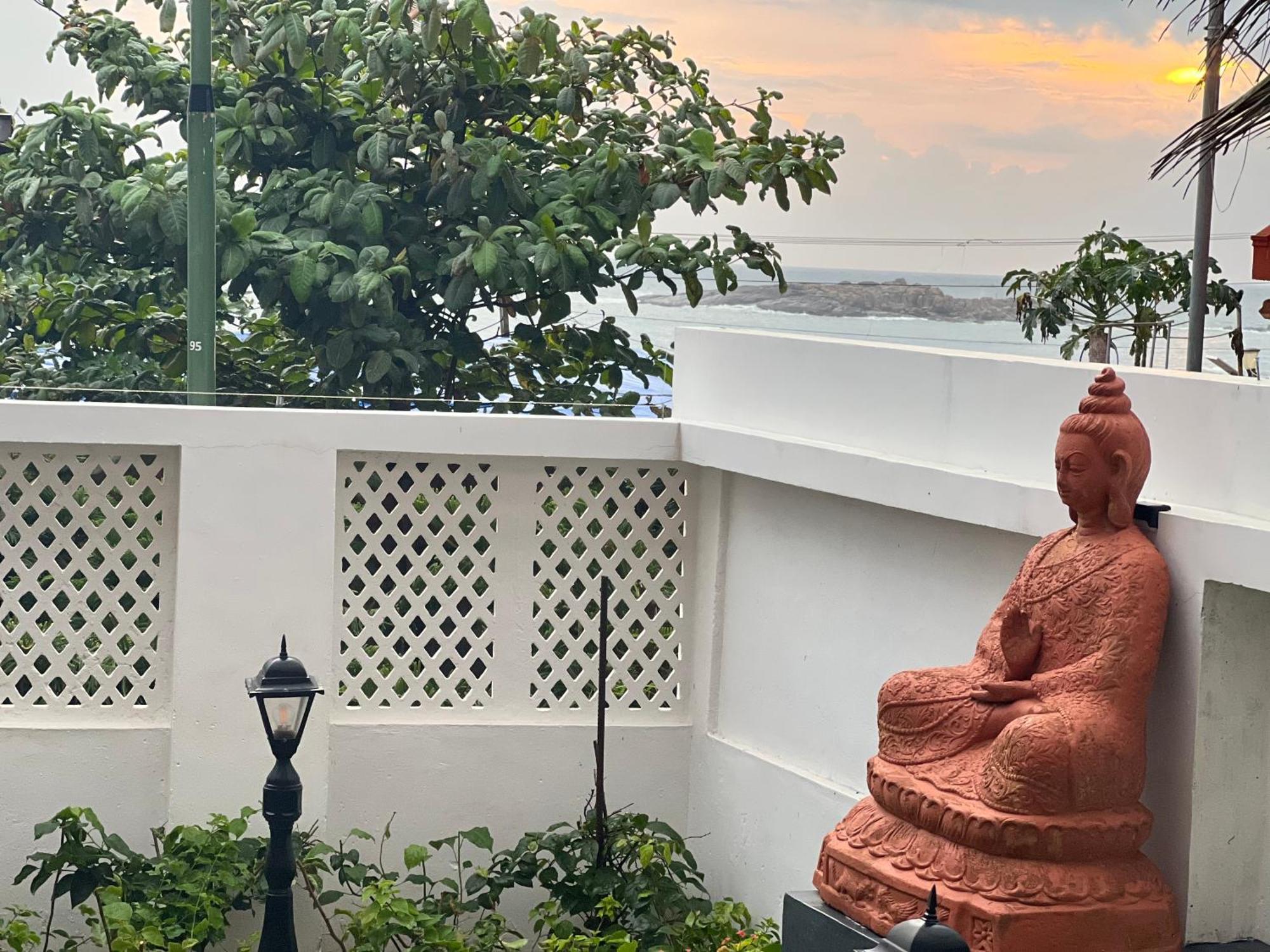 Buddha Beach Hotel Ковалам Экстерьер фото