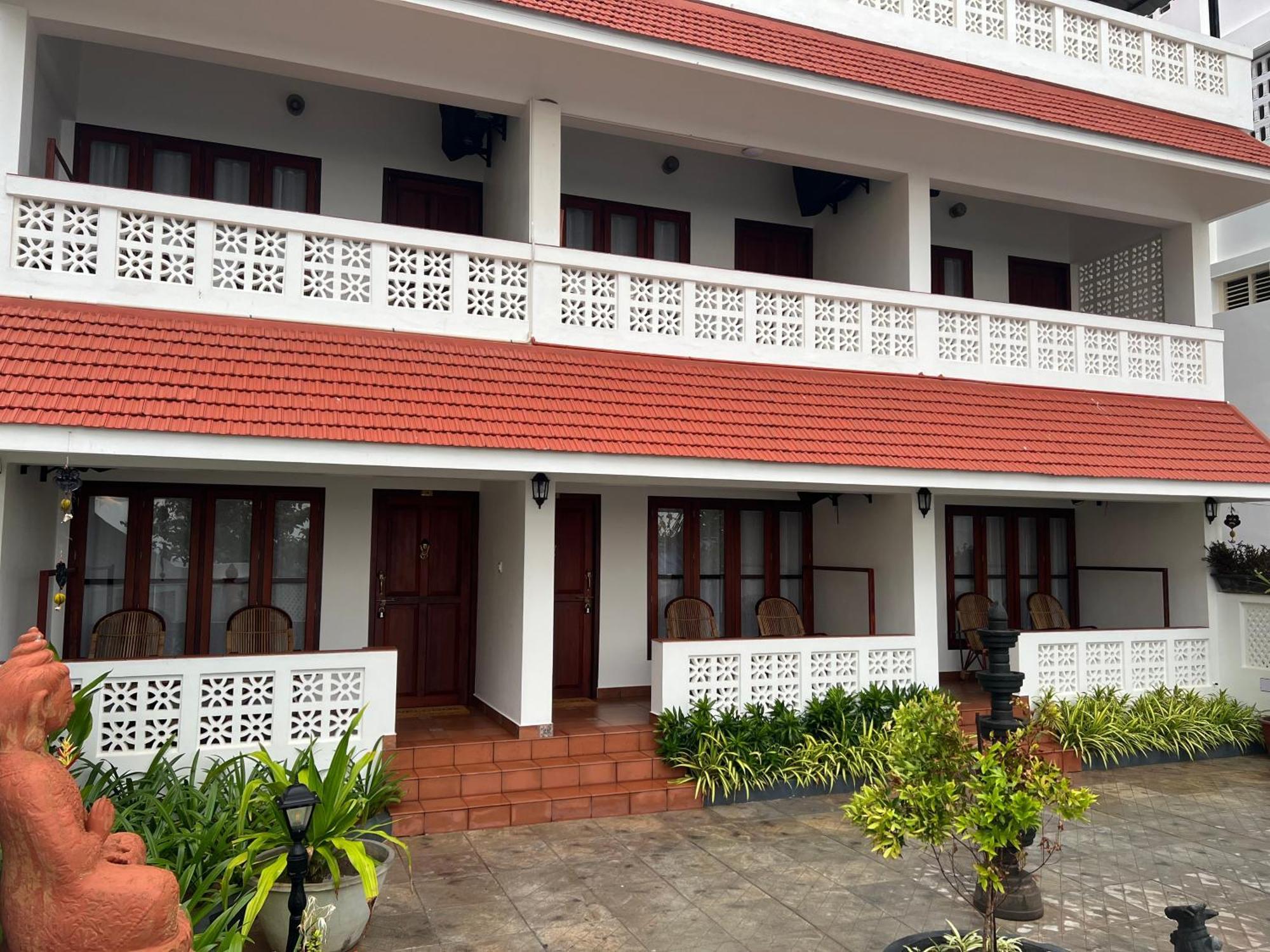 Buddha Beach Hotel Ковалам Экстерьер фото